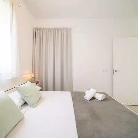 Greta, Cocqueto En Apartment *