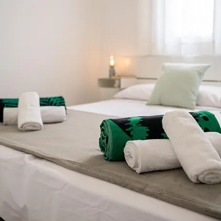 Greta, Cocqueto En *